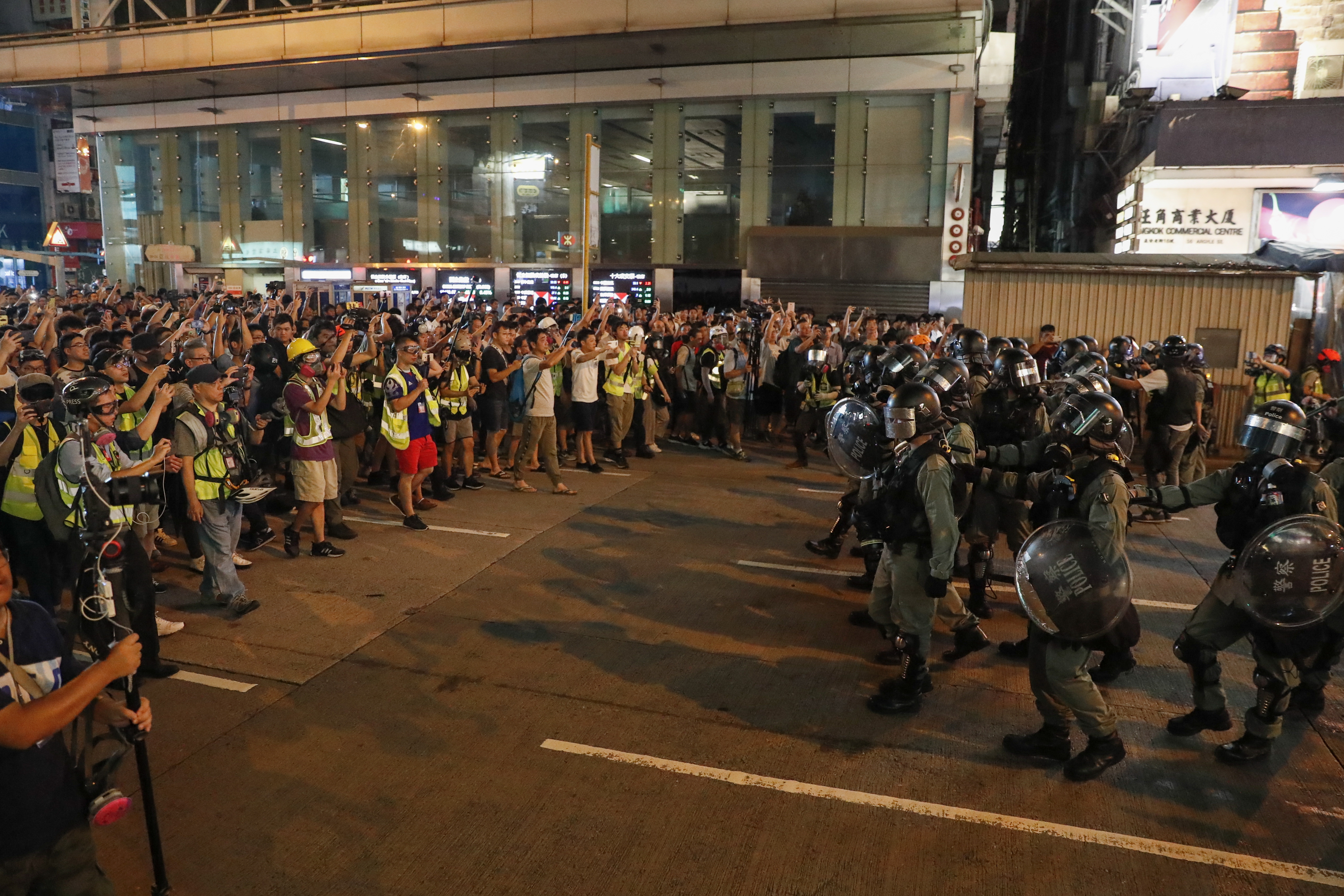 epa07823011 Riot police advance to disperse protesters attending a rally against police's violence at Mong Kok, in Hong Kong, China, 06 September 2019. Hong Kong Chief Executive Carrie Lam announced on 05 September the withdrawal of a controversial extradition bill that could allow the transfer of criminal suspects to mainland China after three months of protests across the territory. The full withdrawal of the bill, which was introduced in April and then suspended in June, is one of five key demands of protesters, who are demanding for full democratic rights.  EPA/JEON HEON-KYUN
