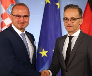 09 September 2019, Berlin: German Foreign Minister Heiko Maas (R) shakes hands with his Croatian counterpart Gordan Grlic Radman during a press conference at the Federal Foreign Office. Photo: Wolfgang Kumm/dpa