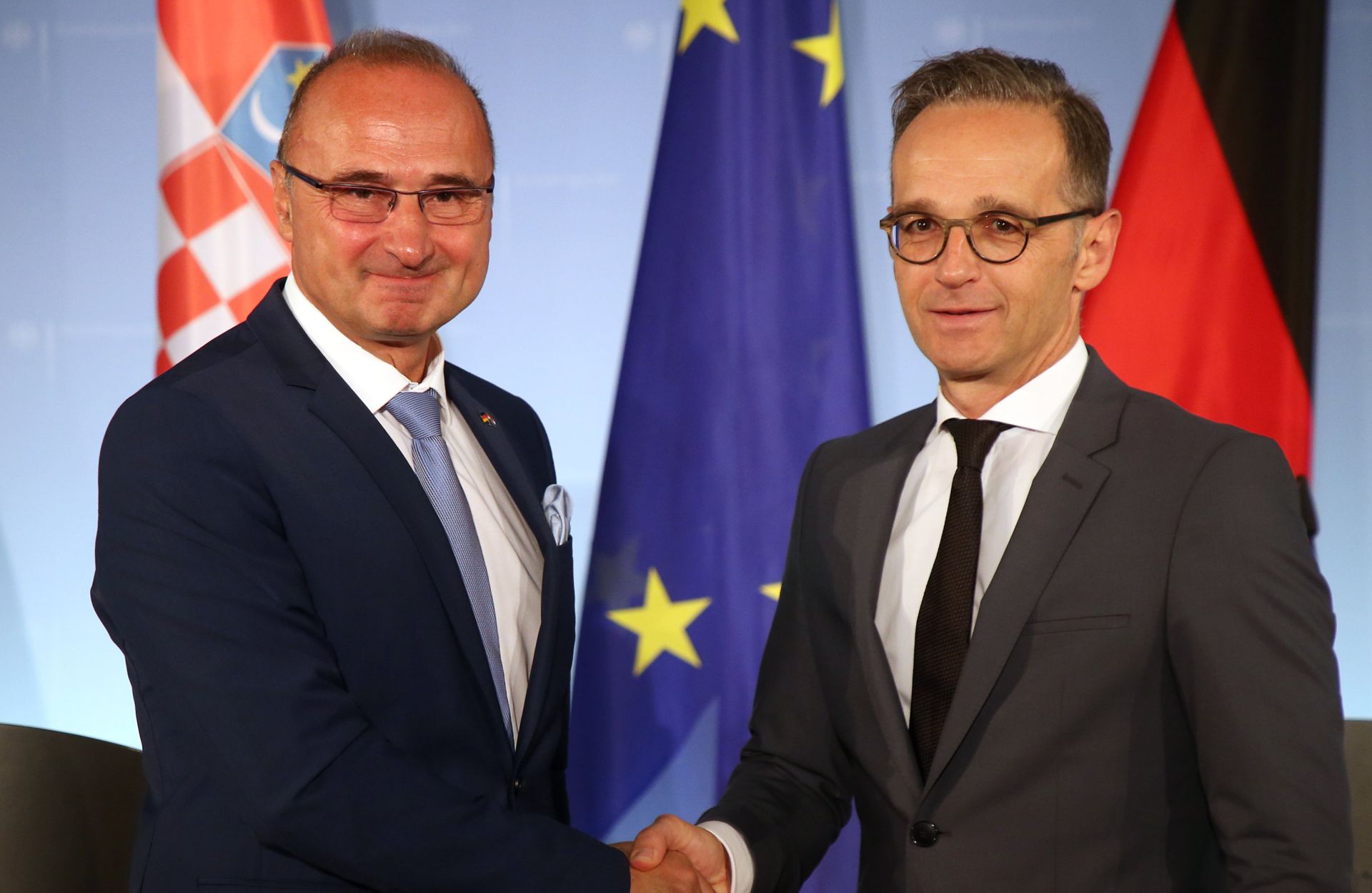 09 September 2019, Berlin: German Foreign Minister Heiko Maas (R) shakes hands with his Croatian counterpart Gordan Grlic Radman during a press conference at the Federal Foreign Office. Photo: Wolfgang Kumm/dpa