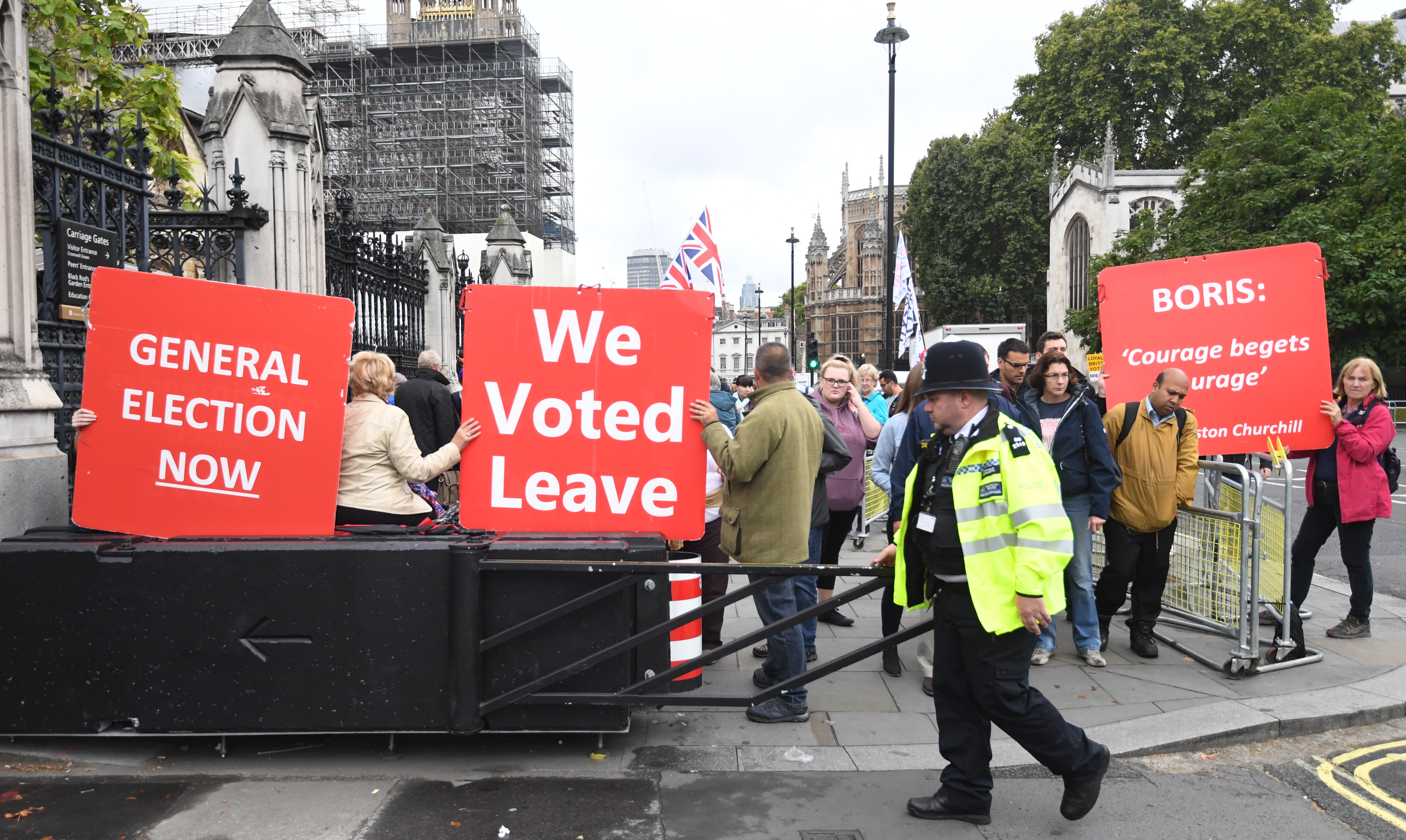 epa07830229 Pro Brexit protesters stand outside the Houses of Parliament in London, Britain, 09 September 2019. Britain's Prime Minister Boris Johnson will put forward a vote in Parliament later in the day where Members of Parliament will be asked to vote for an early snap election. Then after Parliamentary business on 09 September 2019 the five-week suspension of Parliament will begin and only resume on 14 October 2019.  EPA/FACUNDO ARRIZABALAGA