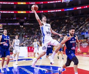 epa07832181 Maximo Fjellerup (C) of Argentina in action against Serbian players Nemanja Bjelica (L) and Vasilije Micic (R) during the FIBA Basketball World Cup 2019 quarter final match between Argentina and Serbia in Dongguan, China, 10 September 2019.  EPA/ALEX PLAVEVSKI