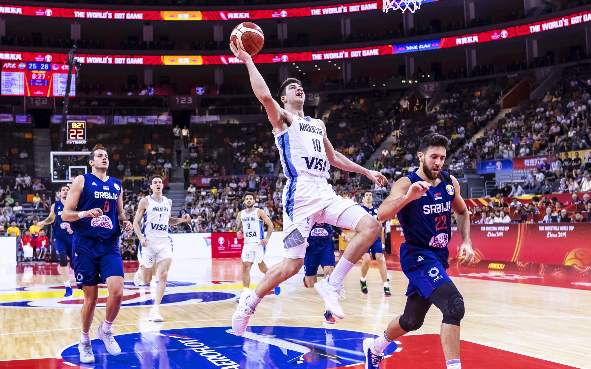 epa07832181 Maximo Fjellerup (C) of Argentina in action against Serbian players Nemanja Bjelica (L) and Vasilije Micic (R) during the FIBA Basketball World Cup 2019 quarter final match between Argentina and Serbia in Dongguan, China, 10 September 2019.  EPA/ALEX PLAVEVSKI