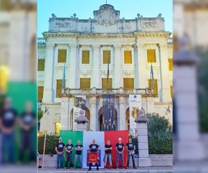 Rijeka, 12.09.2019 - Na ogradi Guvernerove palaèe u Rijeci u èetvrtak ujutro izvjeena je  povijesna zastava Kraljevine Italiije koju je policija nakon dojave oko 7 sedam sati skinula, a na mjestu dogaðaja zatekla je dvojicu talijanskih mladiæa s manjom zastavom, doznaje se od Policijske uprave primorsko-goranske.
foto HINA/ Twitter/ ds