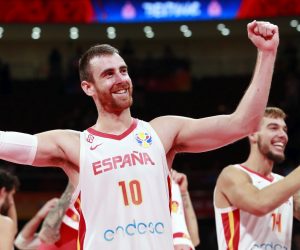 epa07839122 Victor Claver of Spain celebrates after defeating Australia in the FIBA Basketball World Cup 2019 semi-final match between Spain and Australia in Beijing, China, 13 September 2019.  EPA/HOW HWEE YOUNG