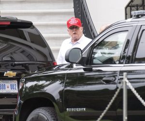 epa07842240 US President Donald J. Trump (C), wearing a red baseball cap with white letters that read 'Keep America Great.', departs the White House en route to the Trump National Golf Club in Sterling, Virginia, in Washington, DC, USA, 14 September 2019.  EPA/RON SACHS / POOL