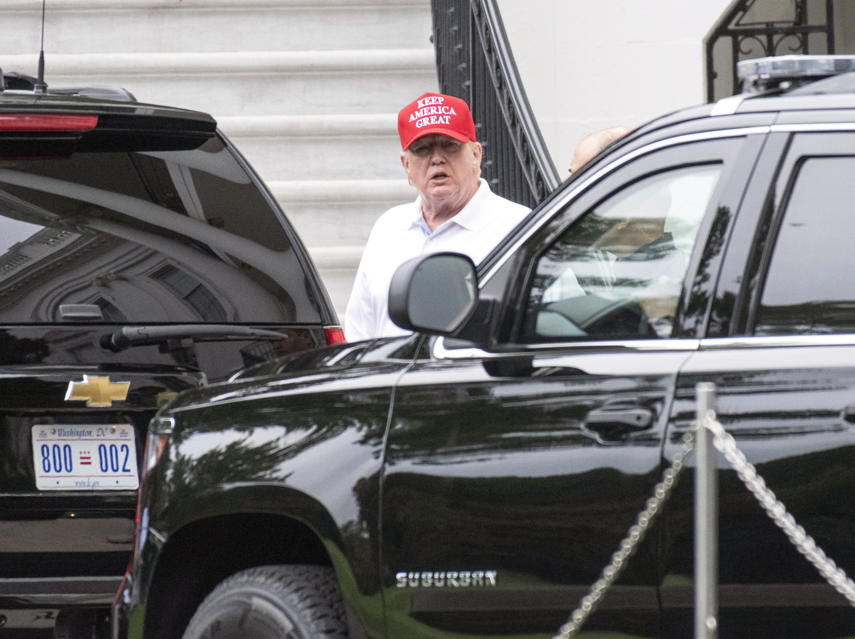 epa07842240 US President Donald J. Trump (C), wearing a red baseball cap with white letters that read 'Keep America Great.', departs the White House en route to the Trump National Golf Club in Sterling, Virginia, in Washington, DC, USA, 14 September 2019.  EPA/RON SACHS / POOL