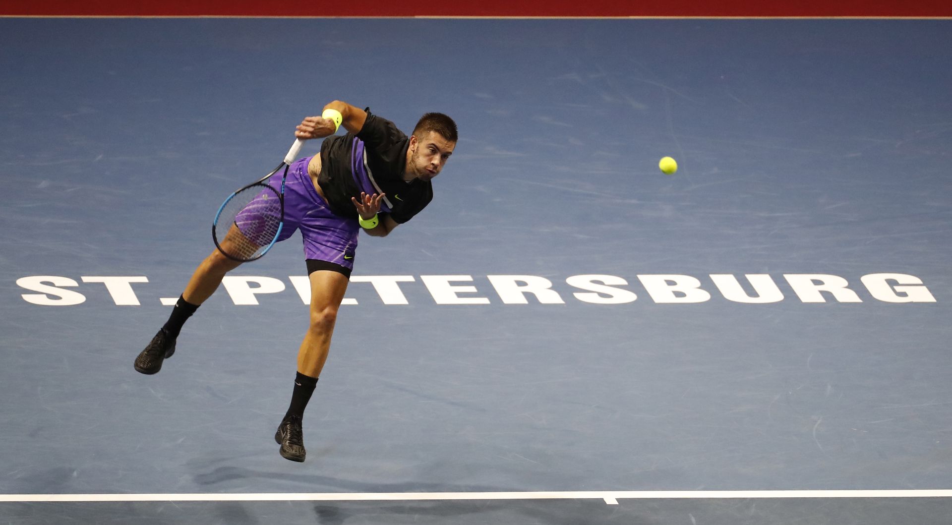 epa07861324 Borna Coric of Croatia in action against Russia’s Daniil Medvedev during their final match of the St.Petersburg Open ATP tennis tournament in St.Petersburg, Russia, 22 September 2019.  EPA/ANATOLY MALTSEV