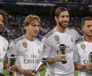 epa07869269 Real Madrid's players (L-R) Marcelo, Luka Modric, Sergio Ramos and Eden Hazard pose for the media with their awards after been elected at FIFA's FIFPro World XI, before the Spanish LaLiga match between Real Madrid and CA Osasuna at Santiago Bernabeu stadium in Madrid, Spain, 25 September 2019.  EPA/JuanJo Martin