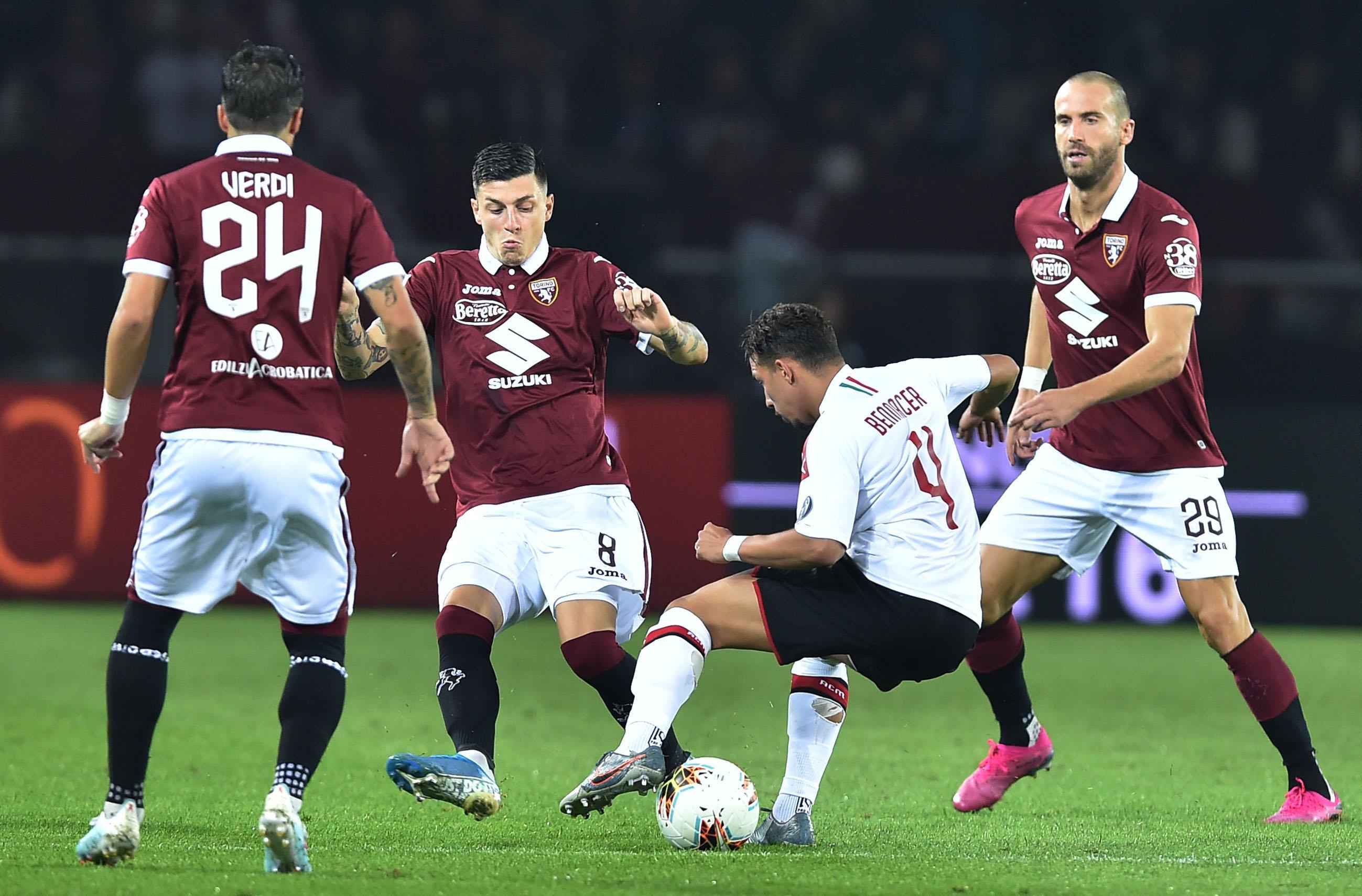epa07872069 Milan's Ismael Bennacer (C) is challenged by Torino's Daniele Baselli, Simone Verdi (L) and Lorenzo De Silvestri (R) during the Italian Serie A soccer match between Torino FC and AC Milan at the Olimpico Grande Torino stadium in Turin, Italy, 26 September 2019.  EPA/ALESSANDRO DI MARCO