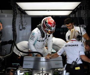 epa07872944 British Formula One driver Lewis Hamilton of Mercedes AMG GP (C) leaves his car in the pit lane during first practice session at the Formula One Grand Prix of Russia at the Sochi Autodrom circuit, in Sochi, Russia, 27 September 2019. The Formula One Grand Prix of Russia will take place on 29 September 2019  EPA/YURI KOCHETKOV