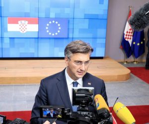 Bruxelles, 28.09.2019 - Premijer Andrej Plenkoviæ dao je u subotu u Bruxellesu izjavu za medije.
foto HINA/ Slavko VUKADIN/ ik