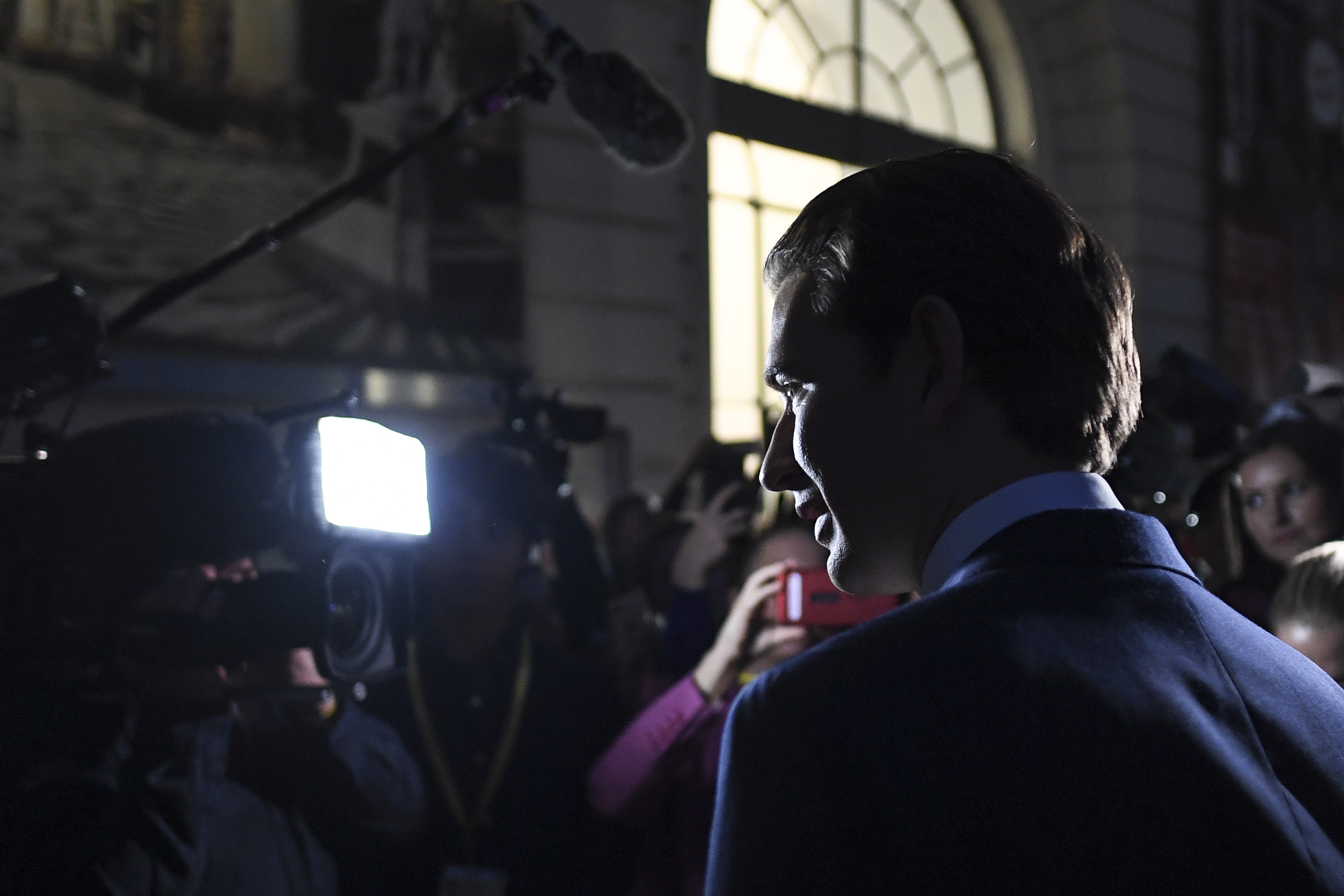 epa07880642 Sebastian Kurz, leader of Austrian People's Party (OeVP) and OeVP top candidate, addresses media outside an OeVP election party for the Austrian federal elections in Vienna, Austria, 29 September 2019. Projections published after the polls closed saw the OeVP as the clear winner of the general election.  EPA/CHRISTIAN BRUNA