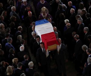 epa07882078 The coffin of late French President Jacques Chirac is carried out of Saint Sulpice church after his final service in Paris, France, 30 September 2019. Former French President Jacques Chirac was given full military honors on the day as past and current world leaders gathered in Paris to attend his final service.  EPA/FRANCOIS MORI / POOL  MAXPPP OUT