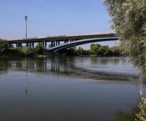 09.08.2019., Zagreb - Most Slobode na iznad rijeke Save polako se obnavlja.
Photo: Jurica Galoic/PIXSELL