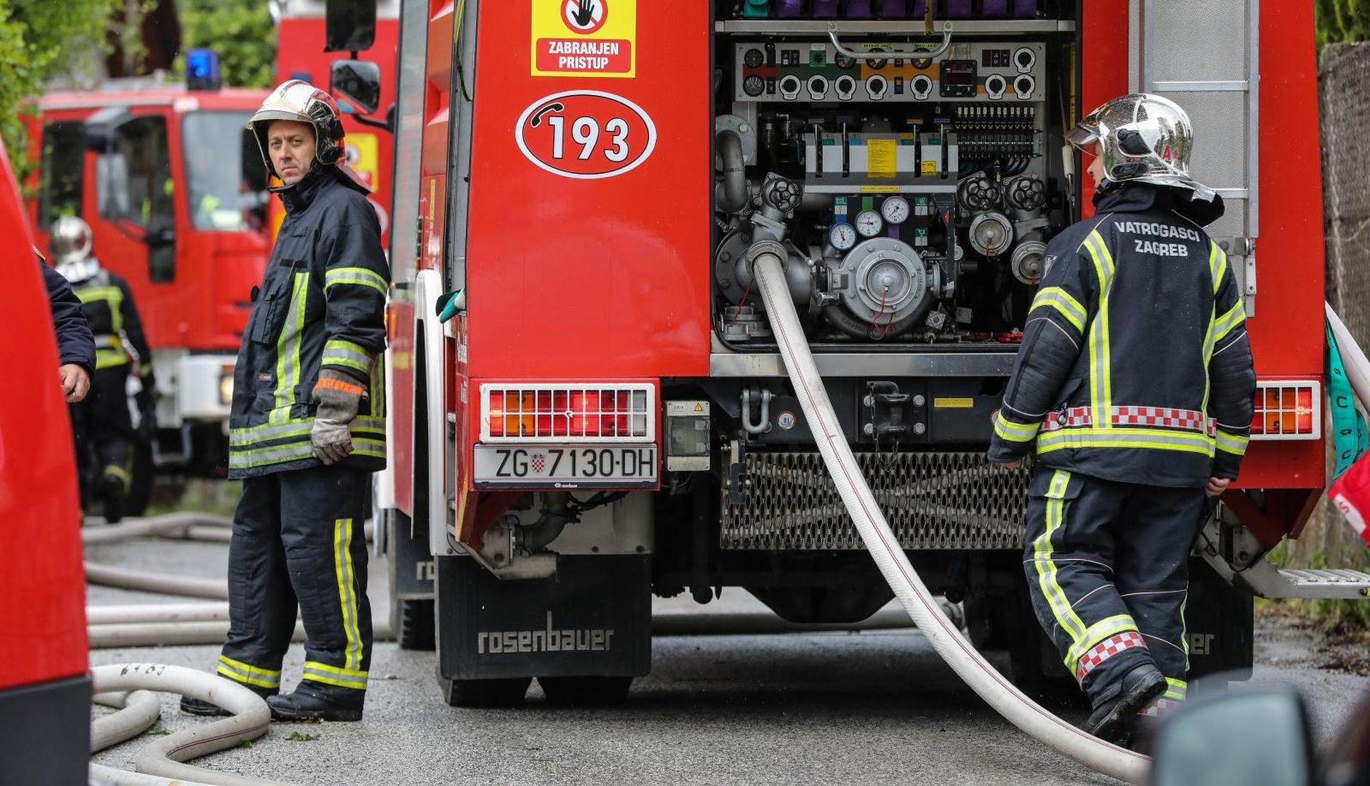 13.05.2019, Zagreb - Vatrogasci gase kroviste kuce u ulici Kancelak.
Photo: Jurica Galoic/PIXSELL
