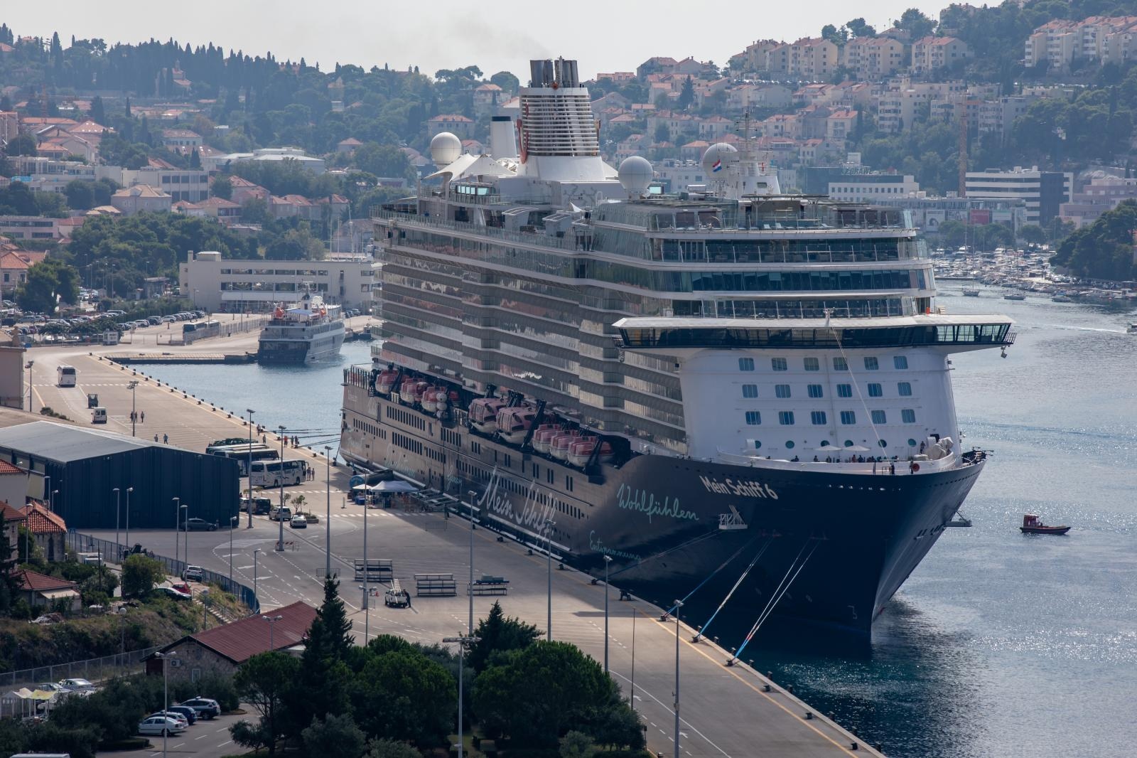 17.09.2019., Luka Gruz, Dubrovnik - Mein Schiff 6, brod TUI Cruises vezan u Gruskoj luci.
Photo: Grgo Jelavic/PIXSELL