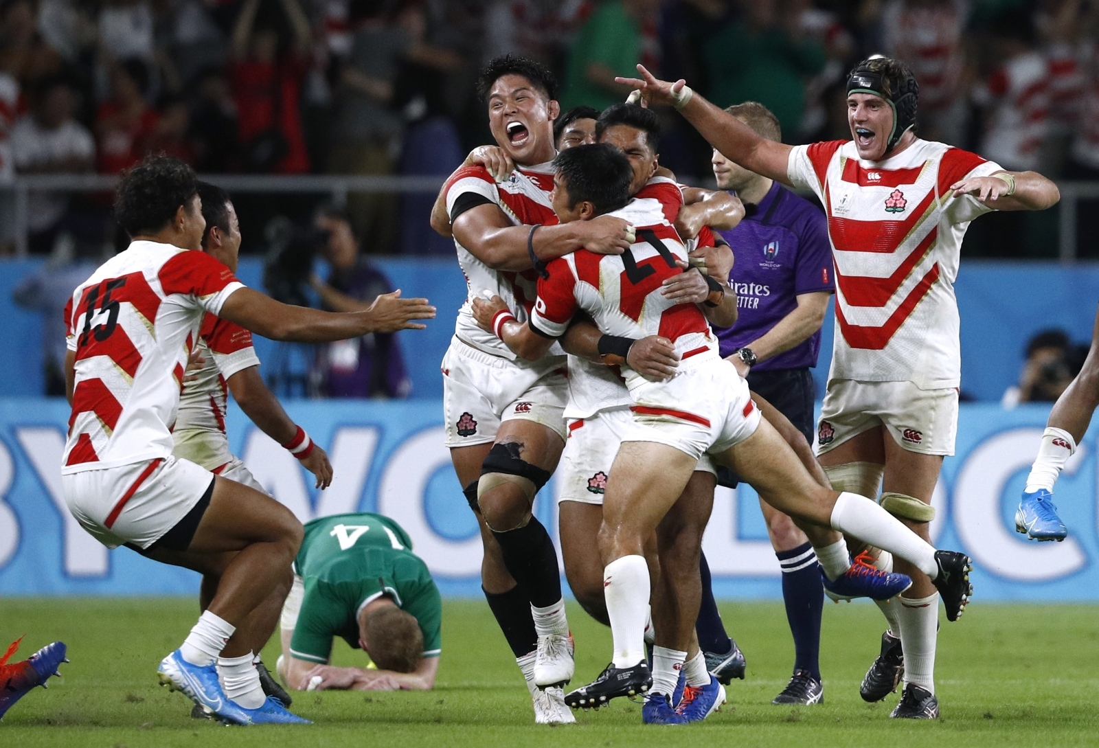 Rugby World Cup 2019 - Pool A - Japan v Ireland Rugby Union - Rugby World Cup 2019 - Pool A - Japan v Ireland - Shizuoka Stadium Ecopa, Shizuoka, Japan - September 28, 2019 Japan players celebrate after the match REUTERS/Edgar Su EDGAR SU