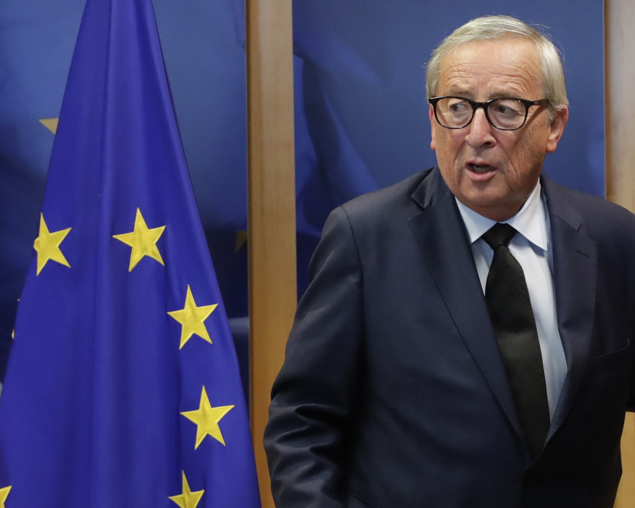 epa07871314 European Commission President Jean Claude Juncker wears a black tie to pay tribute to the late French former president Jacques Chirac prior to a meeting in Brussels, Belgium, 26 September 2019.  EPA/OLIVIER HOSLET