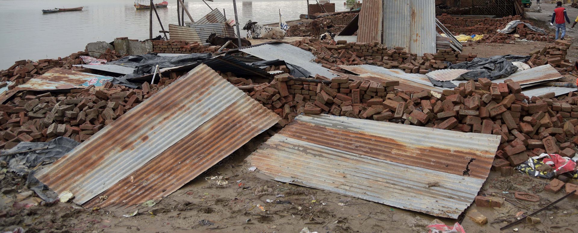 epa07879019 A damaged house due to the flooded water of river Ganga and Yamuna in Allahabad, Uttar Pradesh, India, 29 September 2019. According to the news reports, over eighty people have died in last four days in Bihar and Uttar Pradesh in rain related incidents after heavy rain brought flooding to low-lying areas.  EPA/STR
