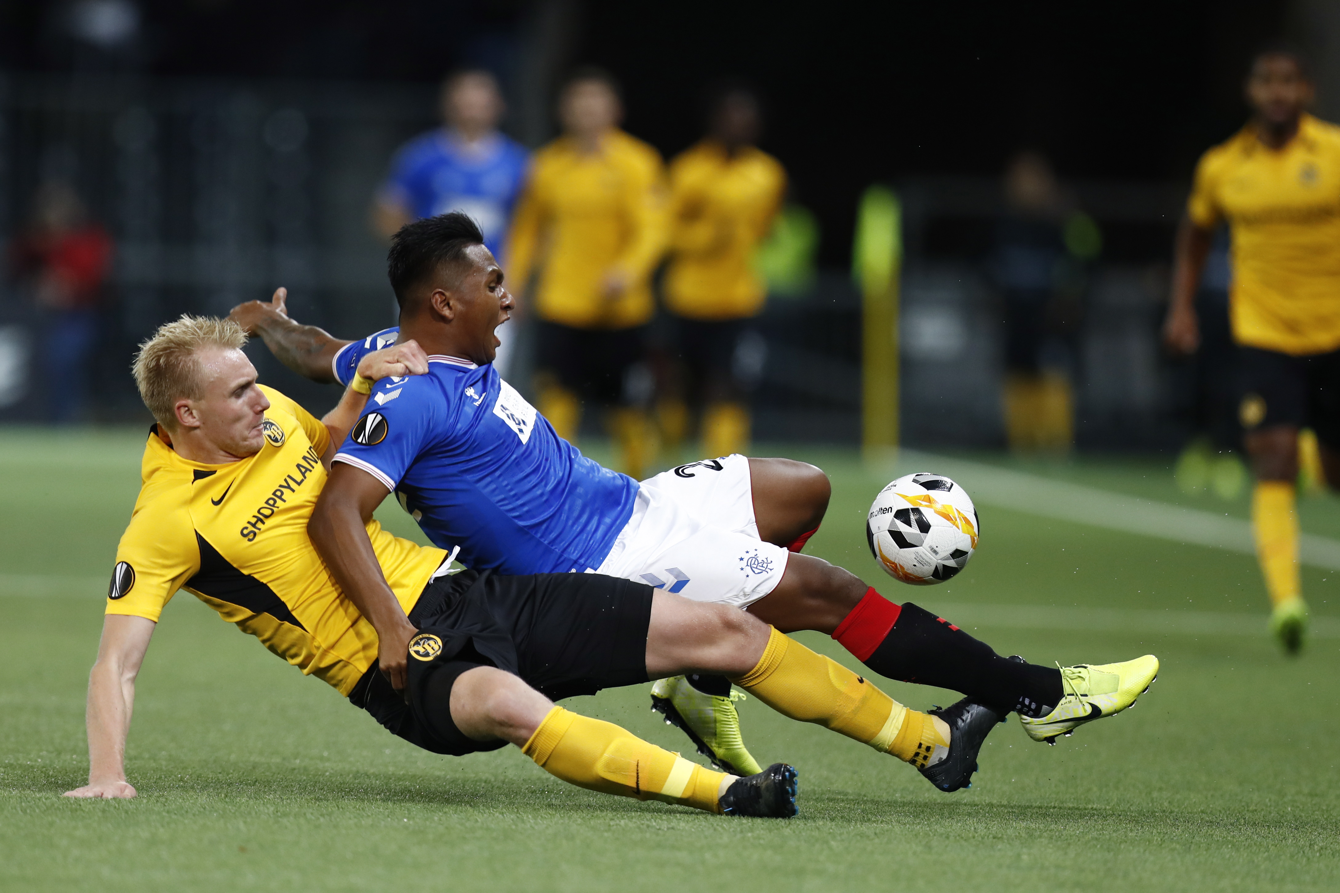 epa07893031 Young Boys' Frederik Soerensen (L) and Glasgow's Alfredo Morelos in action during the UEFA Europa League group G soccer match between BSC Young Boys Bern and Glasgow Rangers at the Stade de Suisse Stadium in Bern, Switzerland, 03 October 2019.  EPA/PETER KLAUNZER