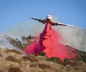 epaselect epa07913908 A large air tanker drops fire retardant on the Saddleridge Fire in Sylmar, California, USA, 11 October 2019. The fire had burned over five thousand acres as of 11 October 2019. According to the latest reports the fire is progressing quickly due to the strong winds, prompting an evacuation of the nearby inhabitants.  EPA/CHRISTIAN MONTERROSA
