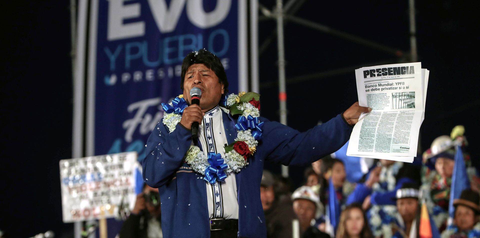 epa07926347 The President of Bolivia Evo Morales (C) addresses his supporters during a rally marking the closing of his electoral campaign, in the city of El Alto, Bolivia, 16 October 2019. Morales, who has served as Bolivia's president since 2006, is running for a fourth term in office. The 2019 Bolivian general election is scheduled to take place on 20 October 2019.  EPA/MARTIN ALIPAZ