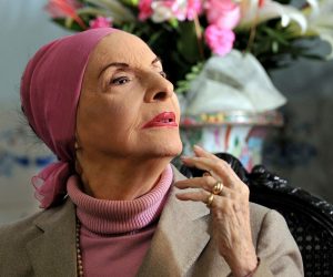 epa07929398 (FILE) Prima ballerina and Cuba National Ballet Director, Alicia Alonso, posing for a photograph during an interview in Havana, Cuba, 04 December 2010 (reissued 18 October 2019). According to reports Alicia Alonso has died aged 98 on 17 October 2019.  EPA/ALEJANDRO ERNESTO