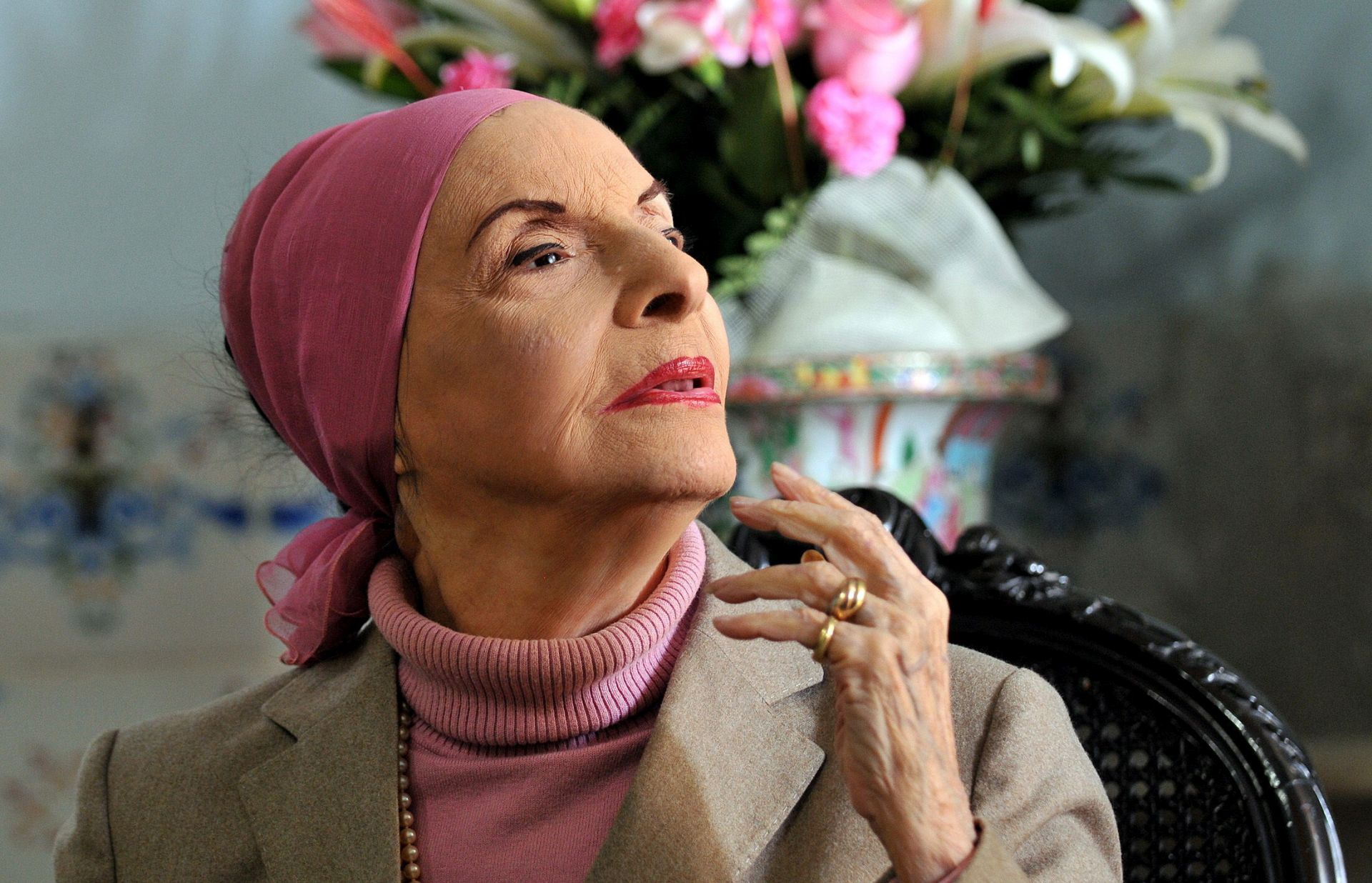epa07929398 (FILE) Prima ballerina and Cuba National Ballet Director, Alicia Alonso, posing for a photograph during an interview in Havana, Cuba, 04 December 2010 (reissued 18 October 2019). According to reports Alicia Alonso has died aged 98 on 17 October 2019.  EPA/ALEJANDRO ERNESTO