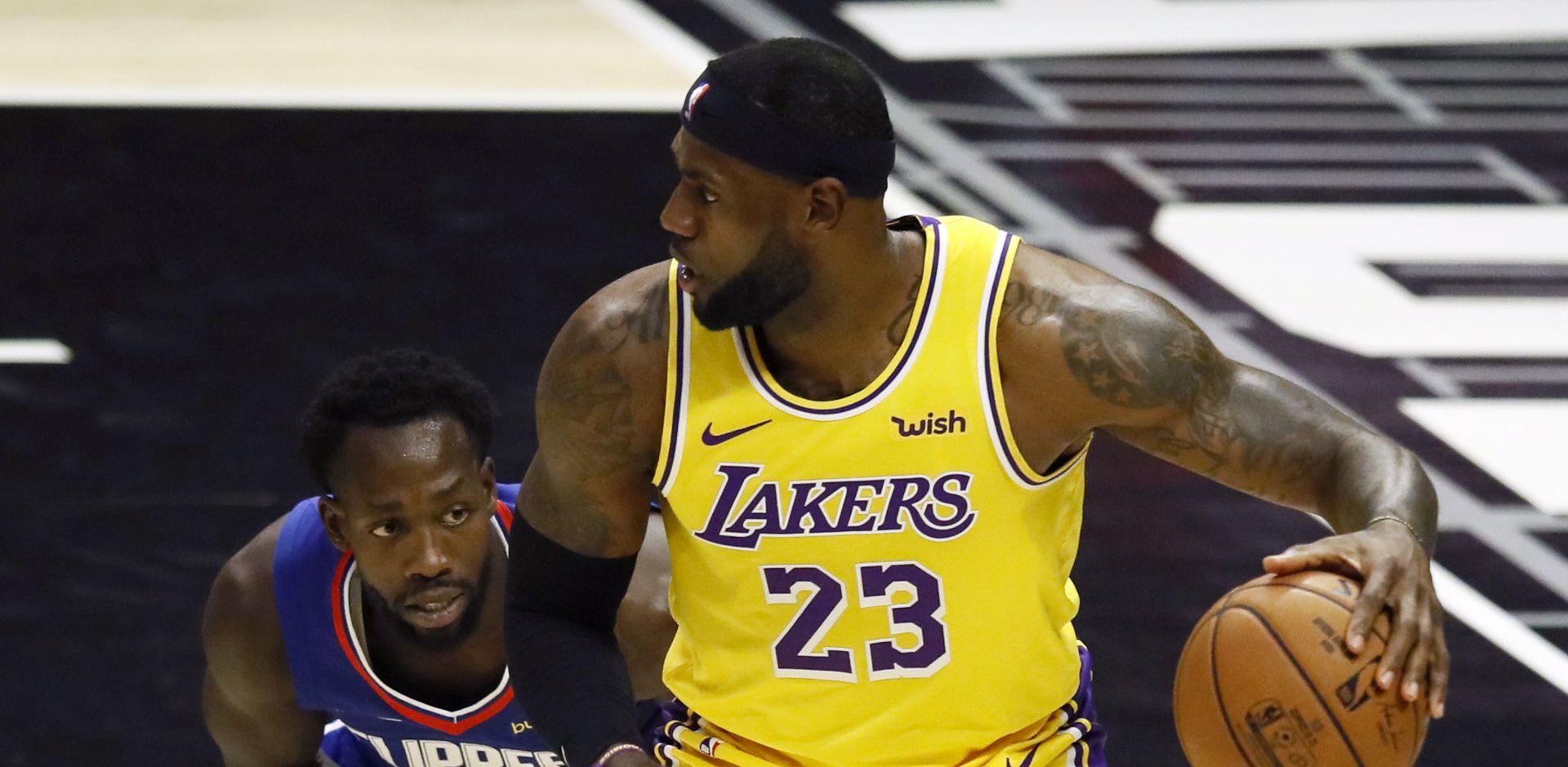 epa07942016 LA Lakers forward LeBron James (R) in action against LA Clippers guard Patrick Beverley during the opening night game between the Los Angeles Lakers and the Los Angeles Clippers at the Staples Center in Los Angeles, California, USA, 22 October 2019.  EPA/ETIENNE LAURENT SHUTTERSTOCK OUT