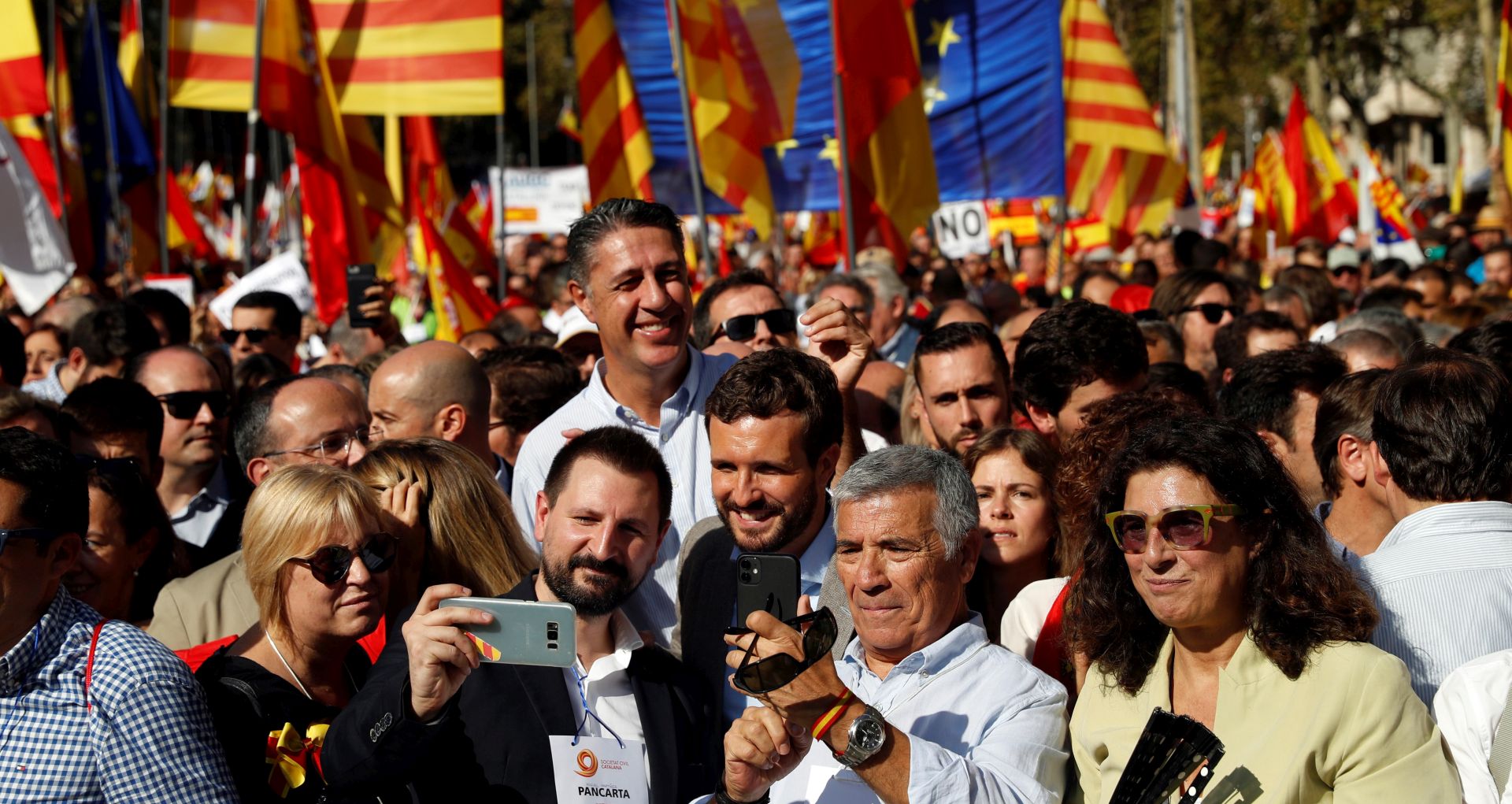 epa07953688 Spanis People's Party's leader Pablo Casado (C, with beard) poses for a selfie as thousands people attend rally against Catalan pro-independent process in downtown Barcelona, Catalonia, Spain, 27 October 2019. About thousand of demonstrators took part in the rally which was organized by the pro-Spain Catalan group Societat Civil Catalana (Catalan Civil Society).  EPA/TONI ALBIR