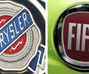 epa07961905 (FILE) - A composite file picture dated 19 February 2007 shows the logo of US American carmaker Chrysler (L) on a Chrysler car in Frankfurt Main, Germany, and a file image dated 24 September 2008 of a FIAT logo on a car in Hanover, Germany (reissued 31 October 2019). Reports on 31 October 2019 state the European car manufacturers PSA Group and Fiat Chrysler Automobiles FCA have announced they have agreed to a merger that would create a global automobile manufacturing giant valued at more than 44 billion euro or some 50 billion USD. The globally active car maker that would rank among four biggest car manufacturers would have some 410,000 employees and total combined revenues of some 190 billion USD.  EPA/FRANK RUMPENHORST / MAURITZ ANTI GERMANY OUT *** Local Caption *** 53539922