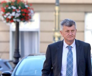 09.10.2019., Zagreb - Ministri dolaze na sjednicu Uzeg kabineta Vlade. Milan Kujundzic, ministar zdravstva
Photo: Patrik Macek/PIXSELL