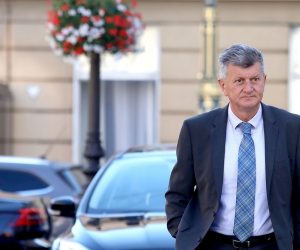 09.10.2019., Zagreb - Ministri dolaze na sjednicu Uzeg kabineta Vlade. Milan Kujundzic, ministar zdravstva
Photo: Patrik Macek/PIXSELL