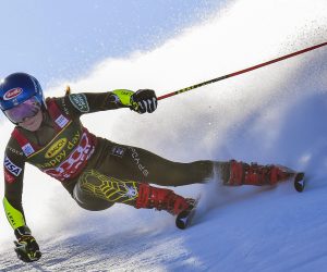 epa07950546 Mikaela Shiffrin of the USA in action during the first run of the women's Giant Slalom race of the FIS Alpine Skiing World Cup season opener on the Rettenbach glacier in Soelden, Austria, 26 October 2019.  EPA/GIAN EHRENZELLER