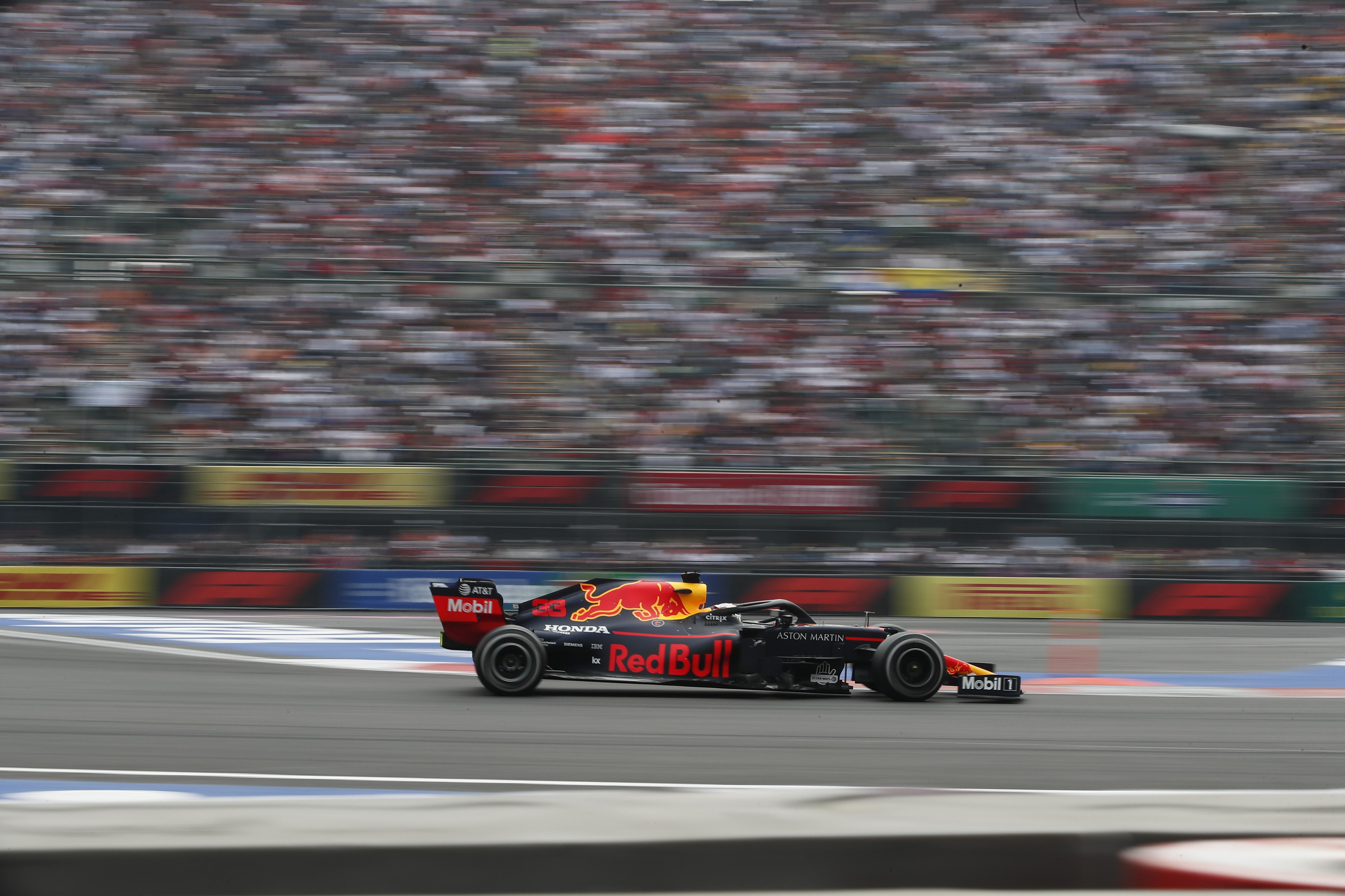 epa07954867 Dutch Max Verstappen of Red Bull competes during the Mexican Grand Prix at the Hermanos Rodriguez Racetrack in Mexico City, Mexico, 27 October 2019.  EPA/JOSE MENDEZ
