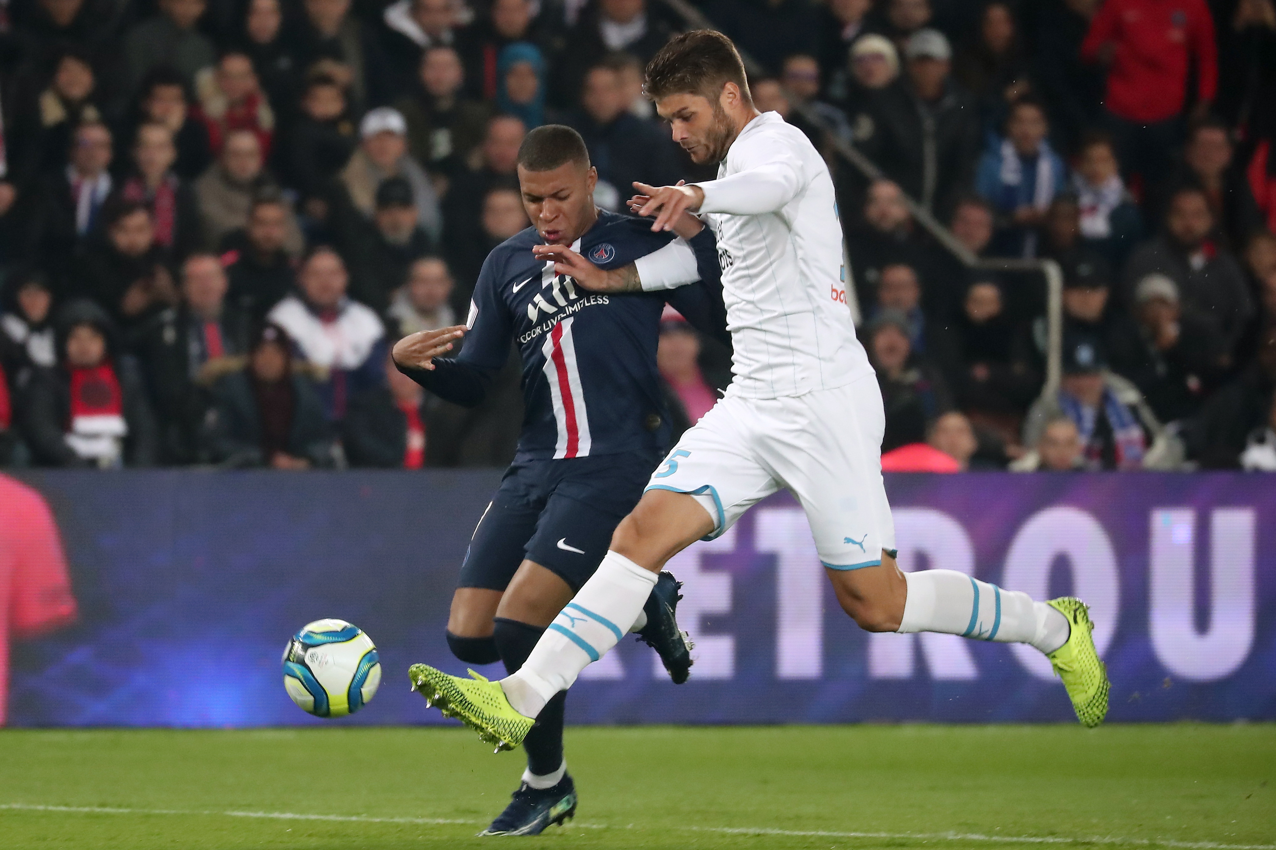 epa07954814 Paris Saint Germain's Kylian Mbappe (L) and Marseille's Duje Caleta-Car (R) in action during the French Ligue 1 soccer match between PSG and Marseille at the Parc des Princes stadium in Paris, France, 27 October 2019.  EPA/CHRISTOPHE PETIT TESSON