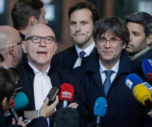 epa07957549 Lawyer Paul Bekaert (L) and former Catalan leader Carles Puigdemont (C) speak to the press after a hearing at the justice court in Brussels, Belgium, 29 October 2019.  EPA/STEPHANIE LECOCQ