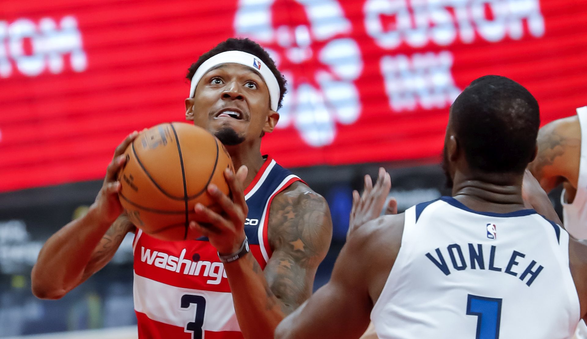 epa07968491 Washington Wizards guard Bradley Beal (L) in action against Minnesota Timberwolves forward Noah Vonleh (R) during the first half of the NBA basketball game between the Minnesota Timberwolves and the Washington Wizards at CapitalOne Arena in Washington, DC, USA, 02 November 2019.  EPA/ERIK S. LESSER SHUTTERSTOCK OUT