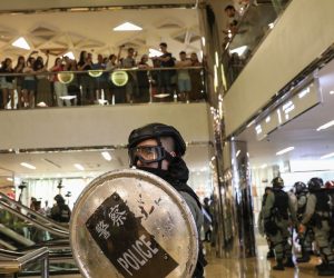 epa07969317 Riot police arrive to a shopping mall to disperse protesters during a rally against police brutality in Hong Kong, China, 03 November 2019. Hong Kong has entered a 22nd week of ongoing mass protests, originally triggered by a now withdrawn extradition bill to mainland China that have turned into a wider pro-democracy movement.  EPA/JEROME FAVRE