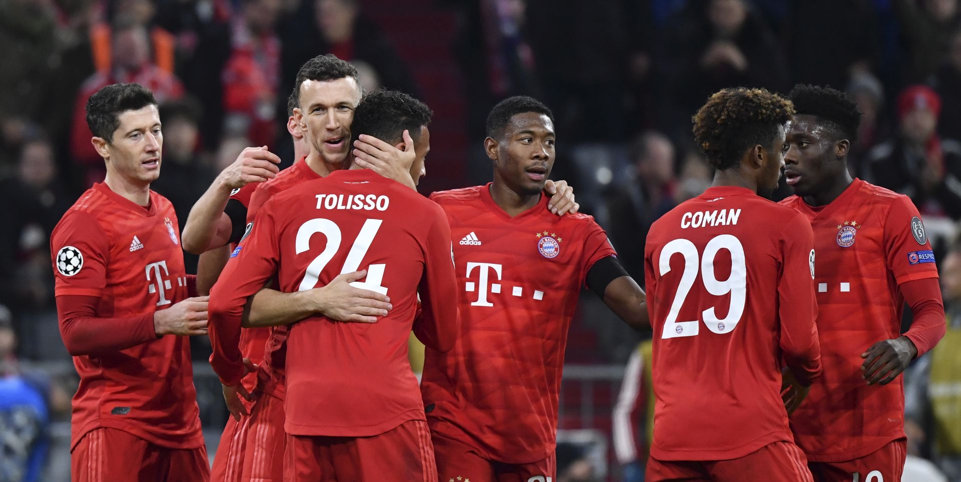 epa07977002 Bayern's Ivan Perisic (2-L) celebrates with team mates after scoring a goal during the UEFA Champions League group B soccer match between Bayern Munich? and Olympiacos Piraeus at the Allianz Arena in Munich, Germany, 06 November 2019.  EPA/PHILIPP GUELLAND