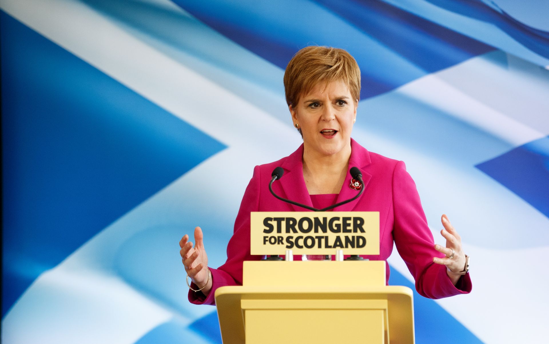 epa07981218 Scottish First Minister and SNP leader Nicola Sturgeon launches SNP election campaign with Westminster candidates in Edinburgh, Scotland, Britain, 08 November 2019. British Prime Minister Boris Johnson has called a general election for 12 December 2019.  EPA/ROBERT PERRY