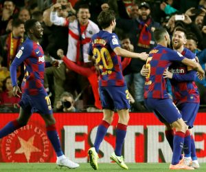 epa07984903 FC Barcelona's Argentinian striker Lionel Messi (R) celebrates with teammates after scoring the 3-1 lead against Celta during their Spanish LaLiga Primera Division soccer match played at Camp Nou stadium in Barcelona, Spain, 09 November 2019.  EPA/Toni Albir