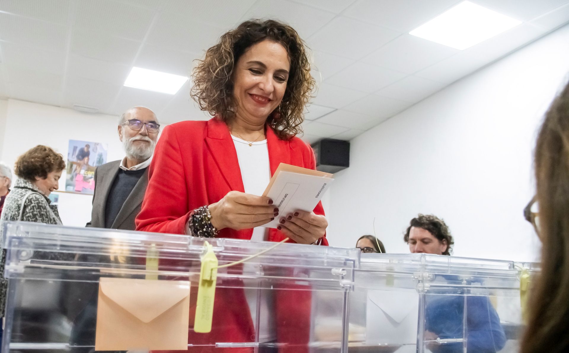 epa07985761 Spanish acting Treasure Minister Maria Jesus Montero casts her vote at a polling station in Alicante, Spain, 10 November 2019. Spain holds general elections after Spanish socialist Primer Minister Pedro Sanchez failed to form government following 28 April elections.  EPA/RAUL CARO