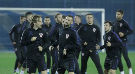 Hrvatska reprezentacija trenirala, Rakitić i Mitrović definitivno otpali