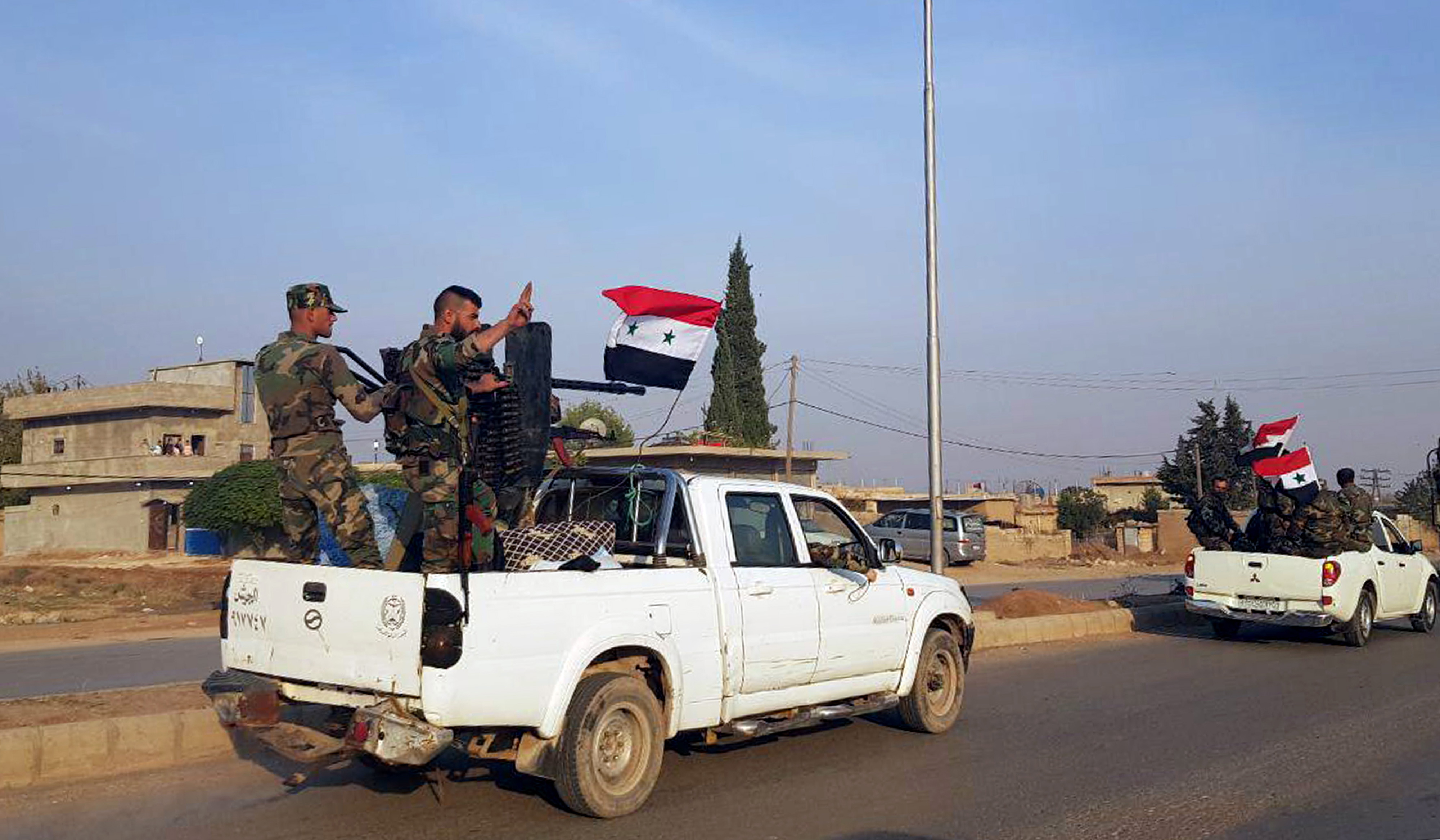 epa07996017 A handout photo made available by the official Syrian Arab News Agency (SANA) shows Syrian soldiers deploying along the Turkish border from al-Jawadiyah to al-Malkiyah in the northeastern countryside of al-Hasaka province in northeast Syria, 14 November 2019. According to Sana, border guards would deploy on Six points at a length of 60 kms along the borders.  EPA/SANA HANDOUT BEST QUALITY AVAILABLE HANDOUT EDITORIAL USE ONLY/NO SALES
