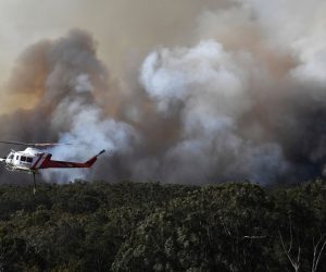 epa07998494 A water bombing helicopter in action at the Gospers Mountain fire near Colo Heights, New South Wales (NSW), Australia, 15 November 2019. According to media reports, the NSW Rural Fire Service (RSF) issued an emergency warning for the Gospers Mountain blaze as warm high temperatures and strong winds are fanning bushfires throughout the state.  EPA/DEAN LEWINS AUSTRALIA AND NEW ZEALAND OUT