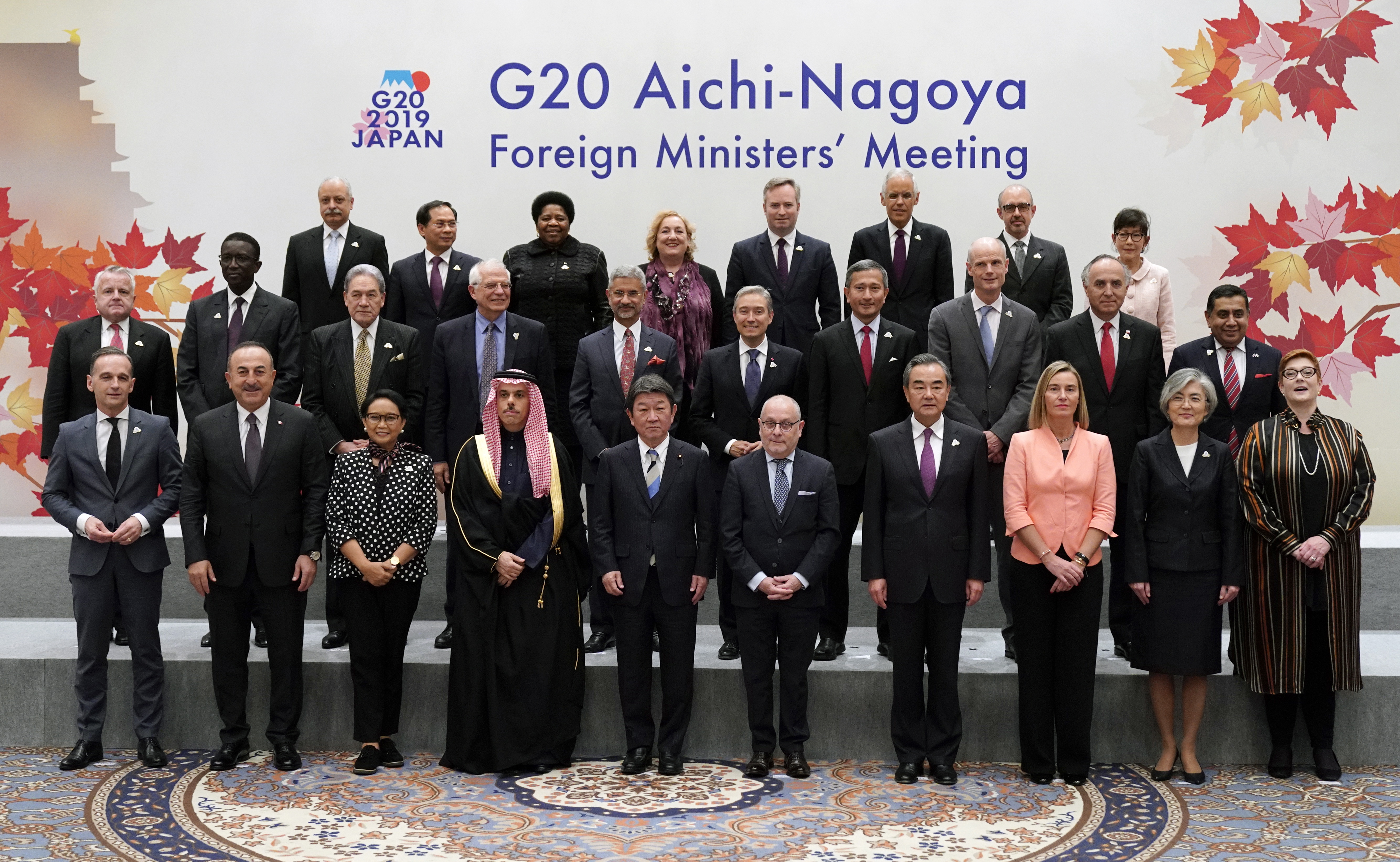 epa08018406 Japan's Foreign Minister Toshimitsu Motegi (5-L, front) and participants of the G20 Foreign Ministers meeting pose for a family photo at the G20 Foreign Ministers' meeting in Nagoya, Japan, 23 November 2019. The foreign ministers meeting of the Group of 20 major economies will take place on 22 and 23 November.  EPA/FRANCK ROBICHON