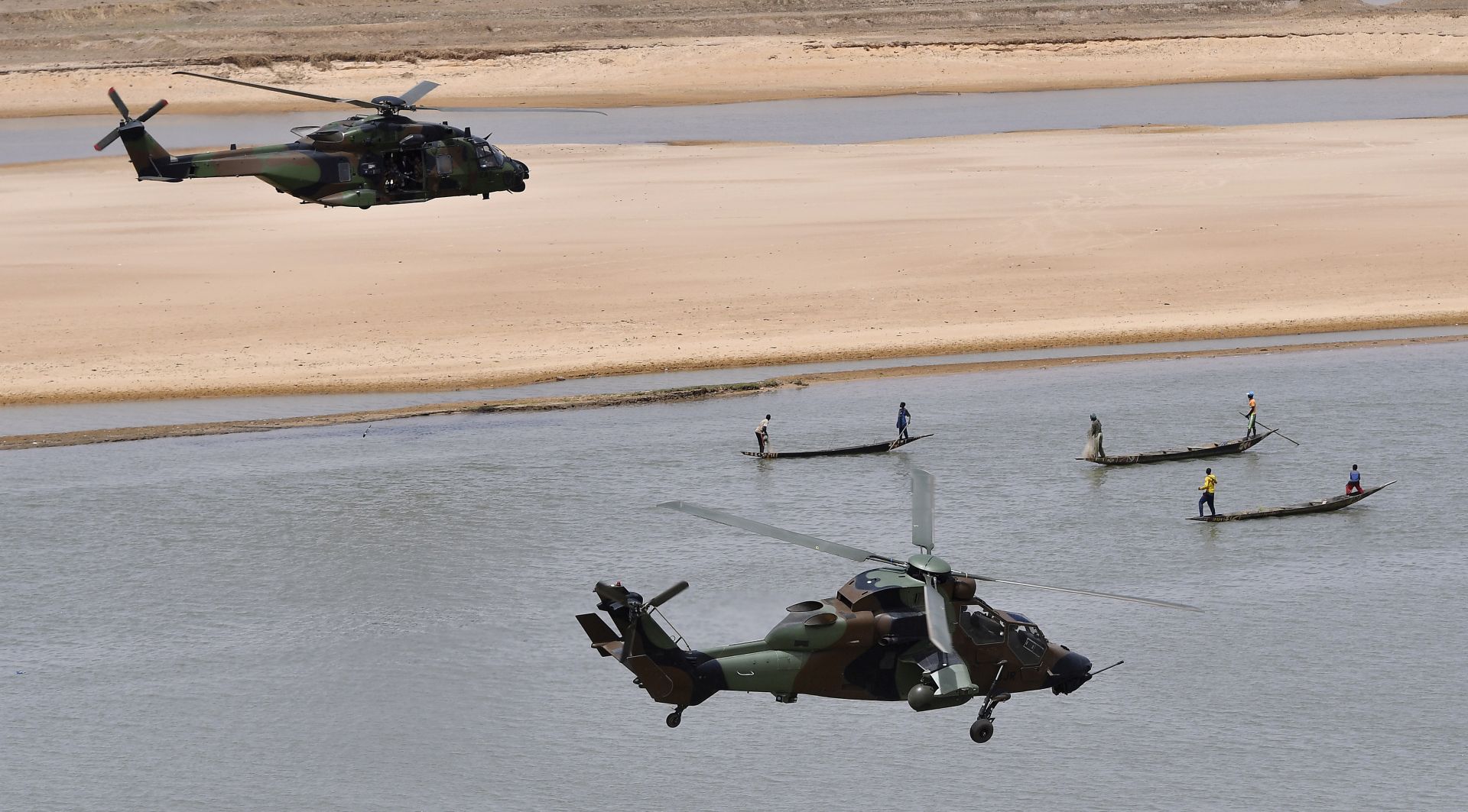 epa08025956 (FILE) - A military helicopter  carrying French President Emmanuel Macron (upper-L)  flies over Gao during a visit to France's Barkhane counter-terrorism operation in Africa's Sahel region, northern Mali, 19 May 2017 (reissued 26 November 2019). According to recent reports, 13 French soldiers died in helicopter crash during the Barkhane counter-terrorism operation against jihadists in Mali.  EPA/CHRISTOPHE PETIT TESSON / POOL