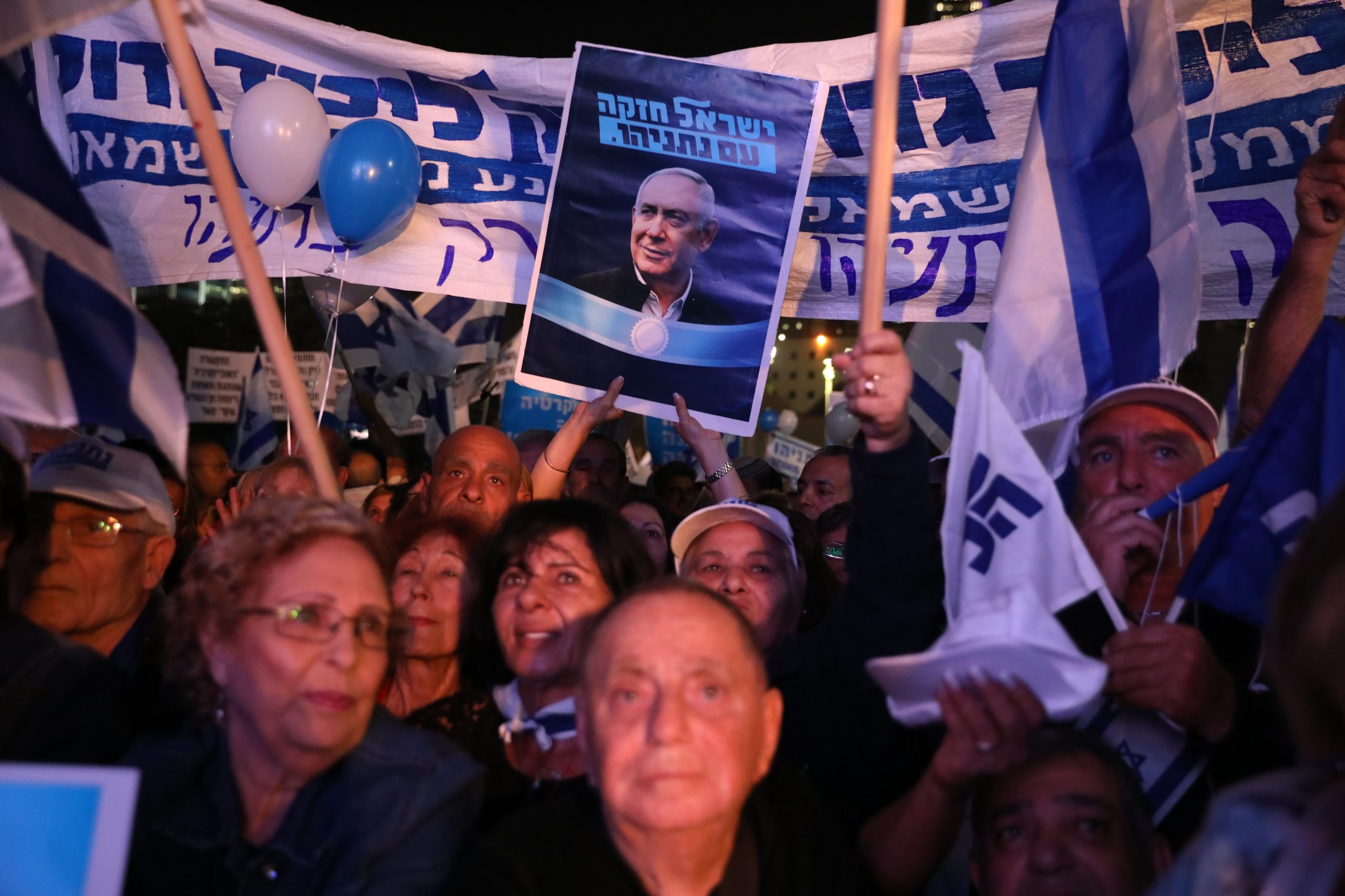 epa08027393 Supporters of Israeli Prime minister Benjamin Netanyahu protest against Attorney General Avichai Mandelblit's decision to charge Netanyahu in Tel Aviv, Israel, 26 November 2019. Reports on 21 November 2019 state Israeli Prime Minister Benjamin Netanyahu has officially been charged by the attorney general in a number of corruption scandals. Netanyahu was charged with bribery, breach of trust and fraud.  EPA/ABIR SULTAN