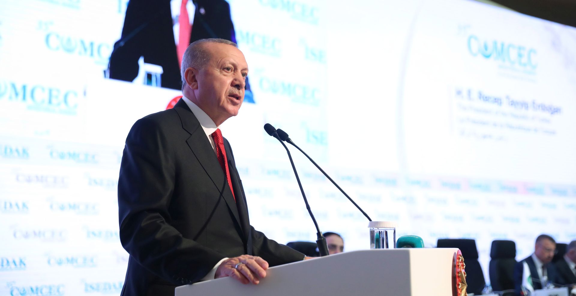 epa08028372 A handout photo made available by the Turkish President Press Office shows Turkish President Recep Tayyip Erdogan addressing the opening session of the 35th session of the Standing Committee for Economic and Commercial Cooperation of the Organization of the Islamic Conference
(COMCEC) in Istanbul, Turkey, 27 November 2019.  EPA/TURKISH PRESIDENT PRESS OFFICE/ MUSTAFA KAMACI HANDOUT  HANDOUT EDITORIAL USE ONLY/NO SALES